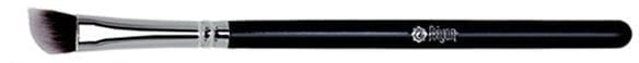 angled-eyeshadow-brush-1-e1503570077208.